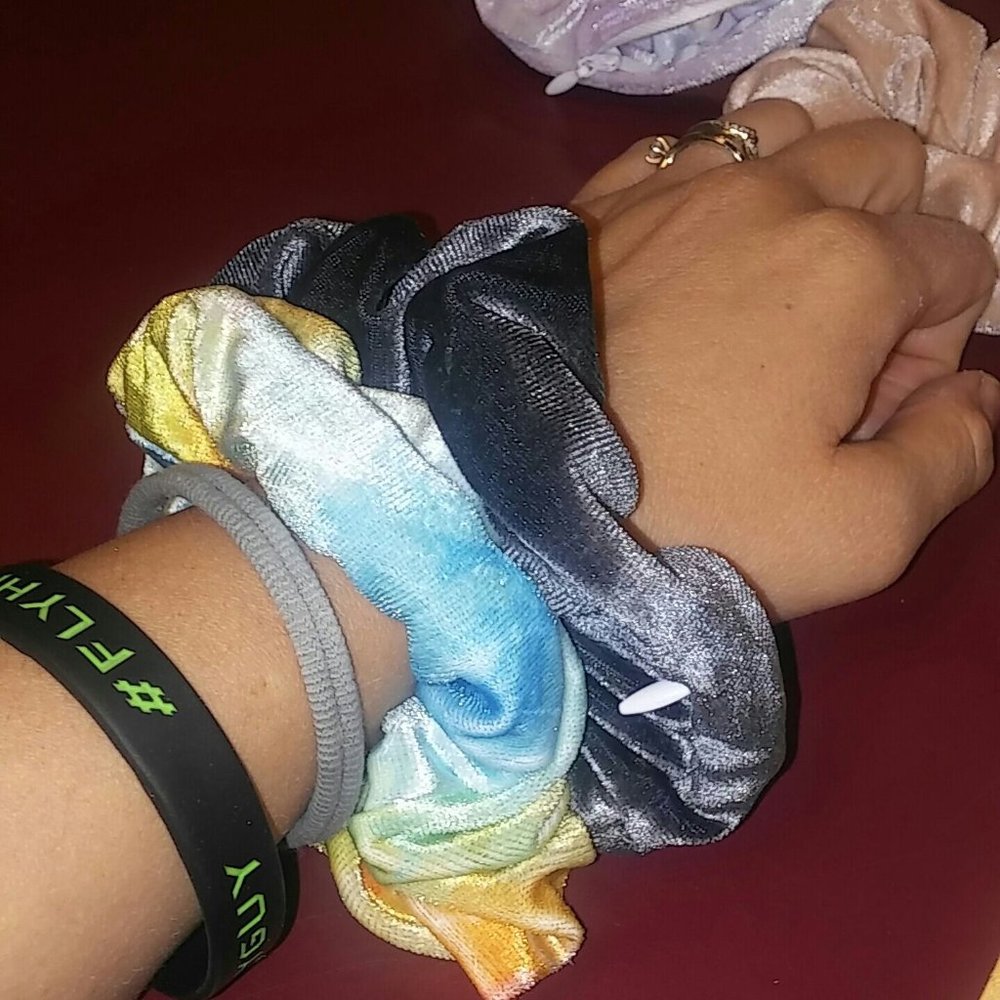 COPY - Stashie Scrunchie with zipper pocket